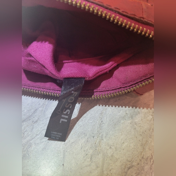 Fossil Wine Colored Saddle Bag Crossbody Purse Adjustable Key Charm - Picture 8 of 11